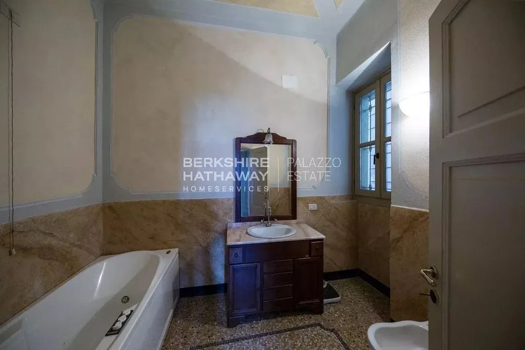 Vannitoad - Luxury Villa with Lake View in Dizzasco