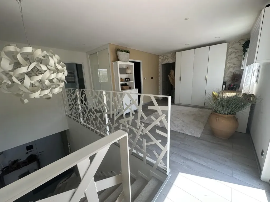 Rooms - Modern Villa with Pool in Artisanal Zone