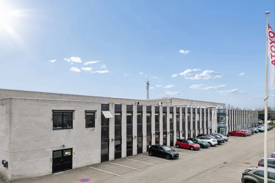 Välivaade - Warehouse with High Ceiling in Industrial Area