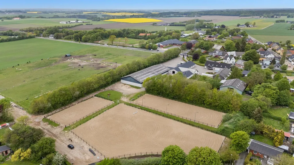 Luftaufnahme - Farmhouse with 60,919m² Land in Ravnkilde
