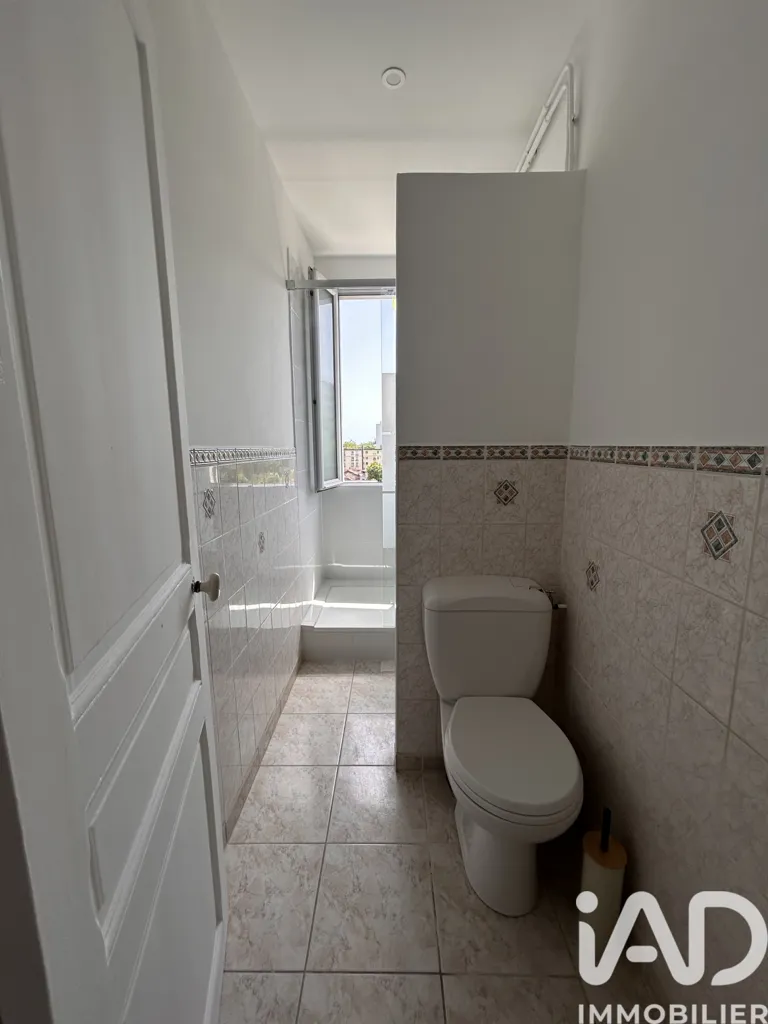 Bathrooms - Apartment with Balcony in Bagneux