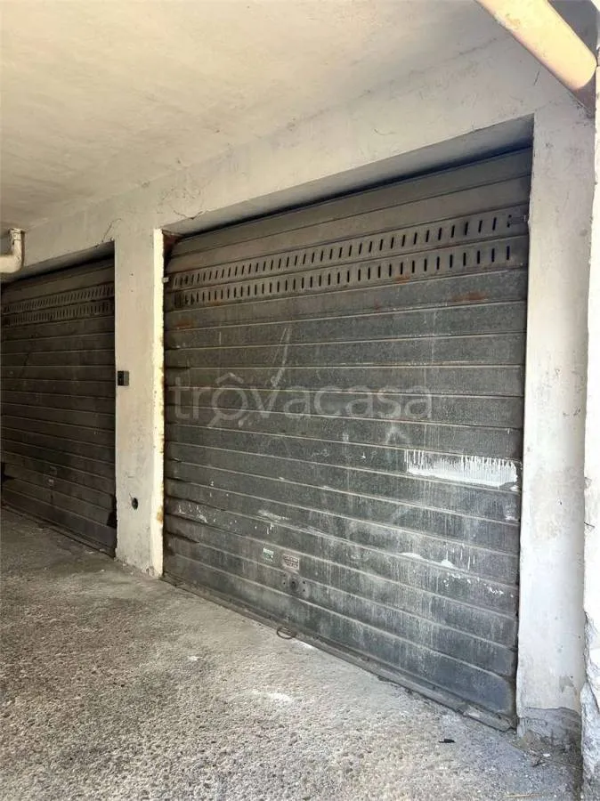 Garage - Apartment with Balcony in Formia