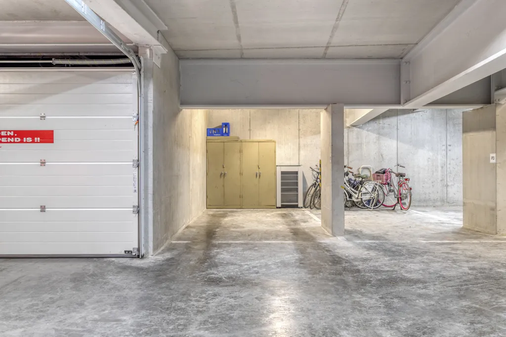 Garage - Appartement avec Terrasse ensoleillée au Centre d'Izegem