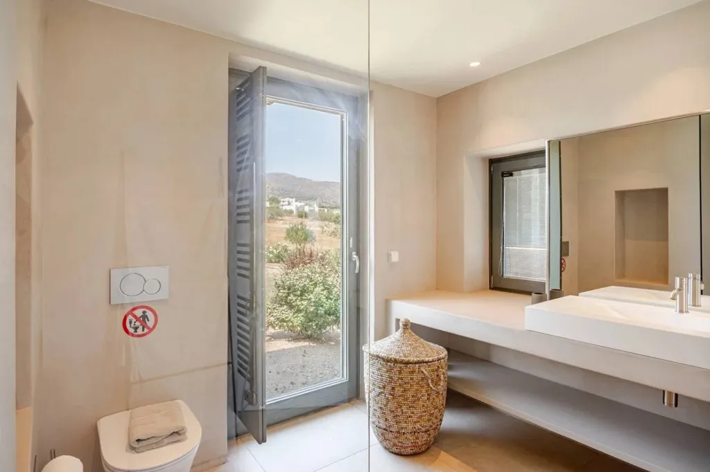 Salles de bain - Contemporary Cycladic House with Pool in Paros