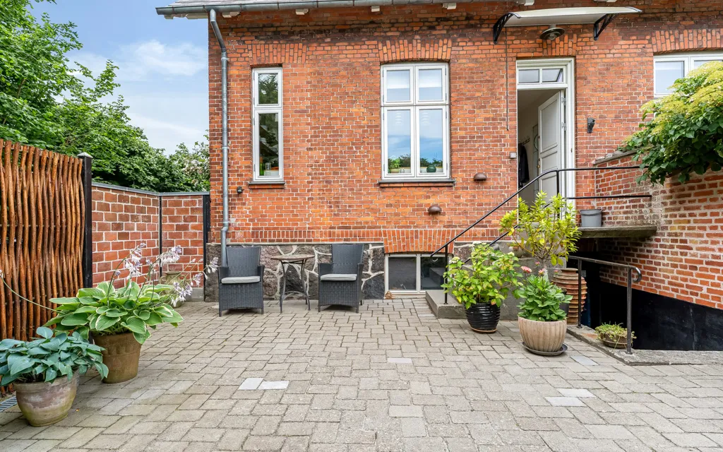 Jardin - Rustic Redbrick Villa with Garden in Nakskov