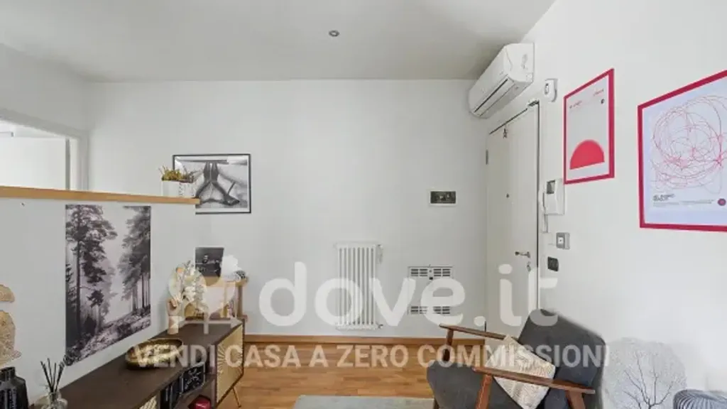 Soggiorno - Three-bedroom Apartment with Terrace in Parma