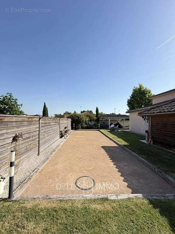 Aed - Quiet Duplex with Pool near Montmerle