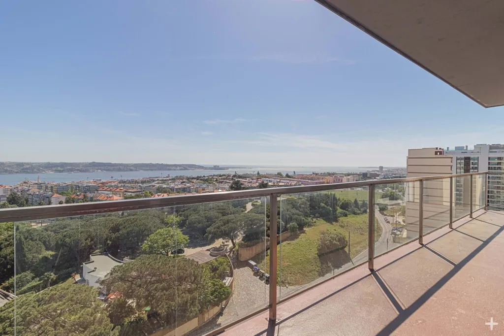Balcon - Duplex Apartment with Tejo View in Lisbon