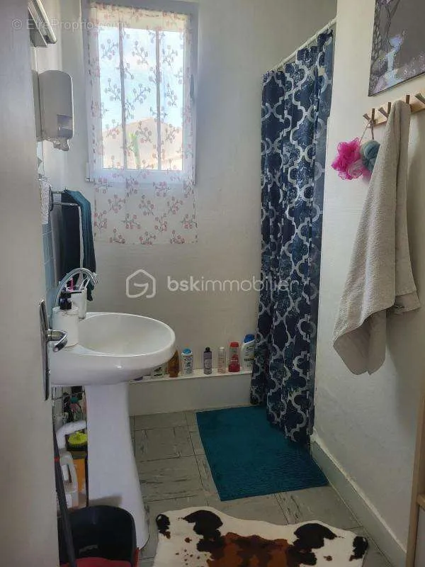 Salles de bain - Maison de Rapport avec 2 Logements Indépendants à Périgueux