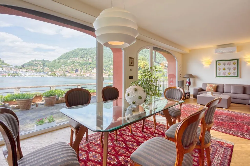 Salle à manger - Luxury Hotel with Private Dock in Laveno-Mombello