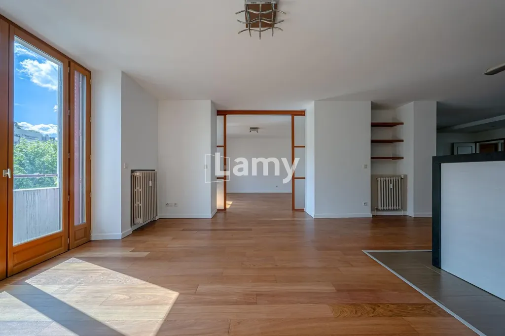 Living Room - Traversant Apartment with Balcony in Annecy