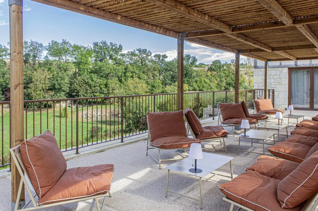 Terrasse - Domaine de Prestige avec Piscine Intérieure