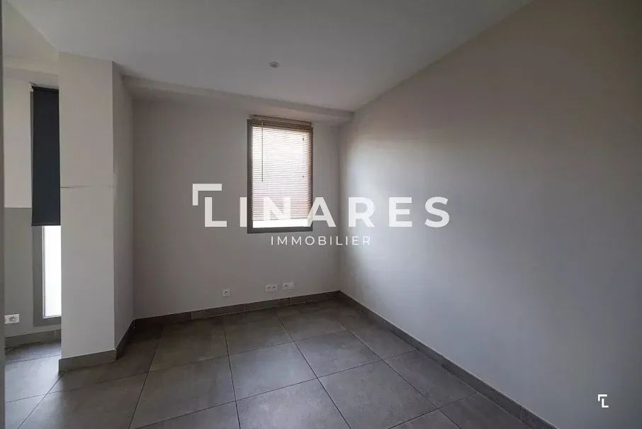 Rooms - Apartment with Terraces in Marseille's 8th Arrondissement