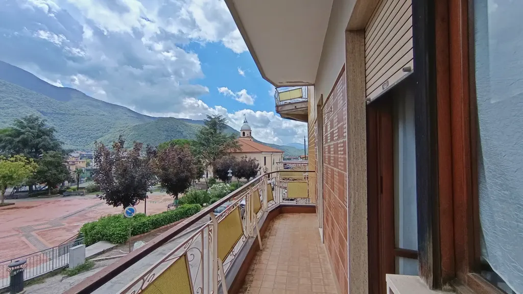Balcon - Three-Bedroom Apartment with Balcony in Solofra
