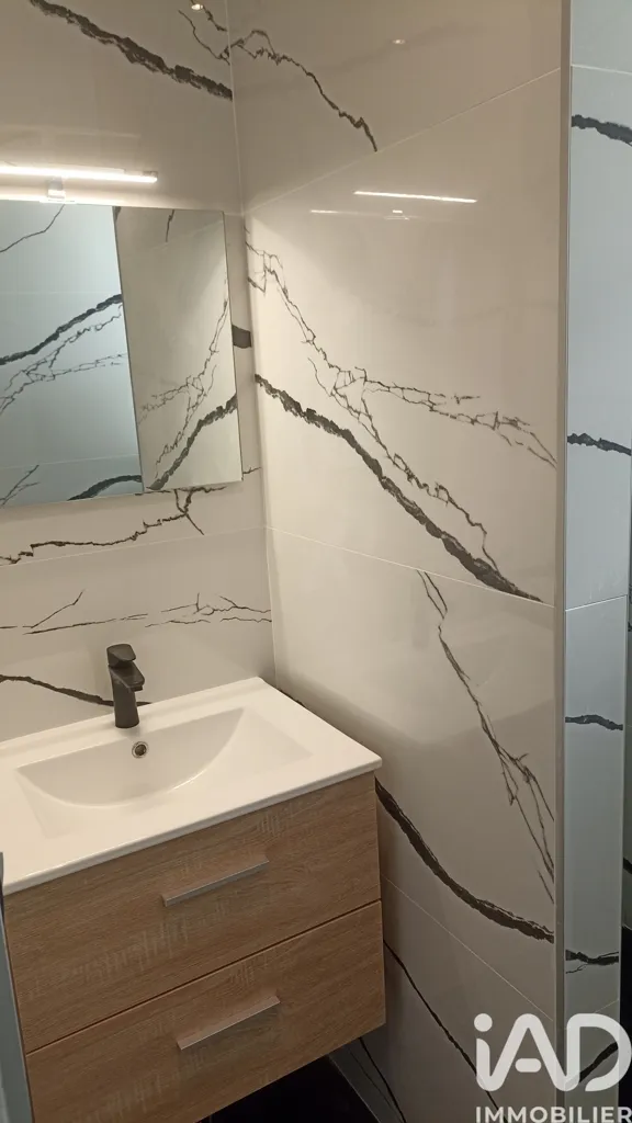 Salles de bain - Maison Contemporaine avec Piscine à Montélimar