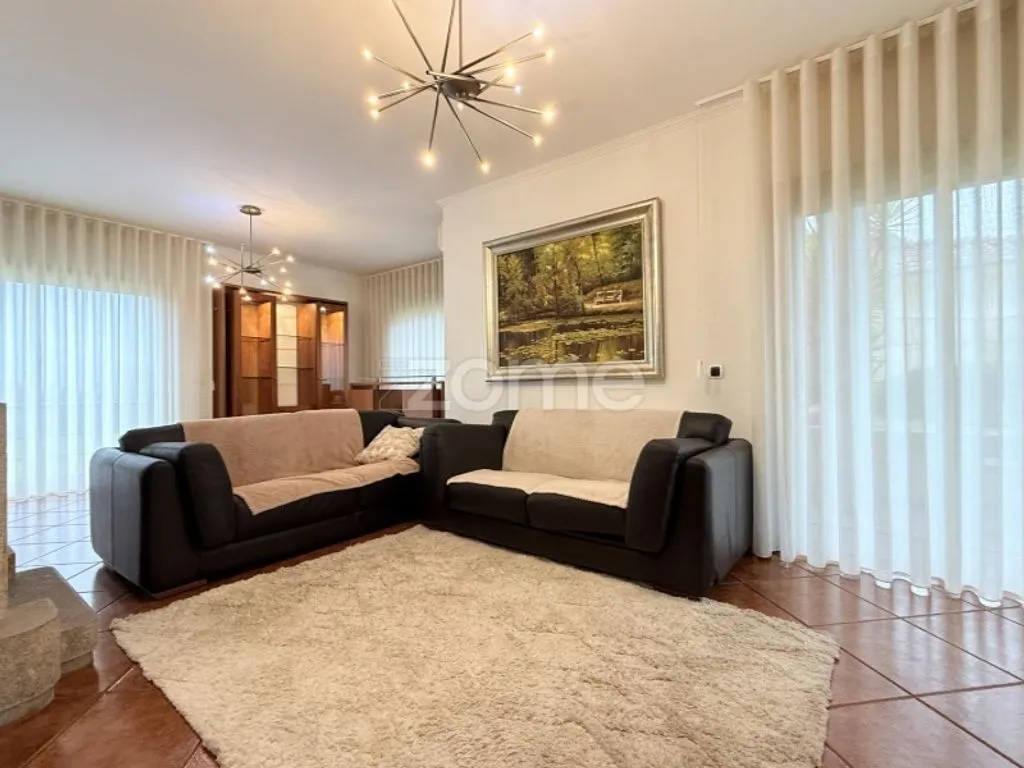 Elutuba - Luxury House with Garage in Brito, Guimarães