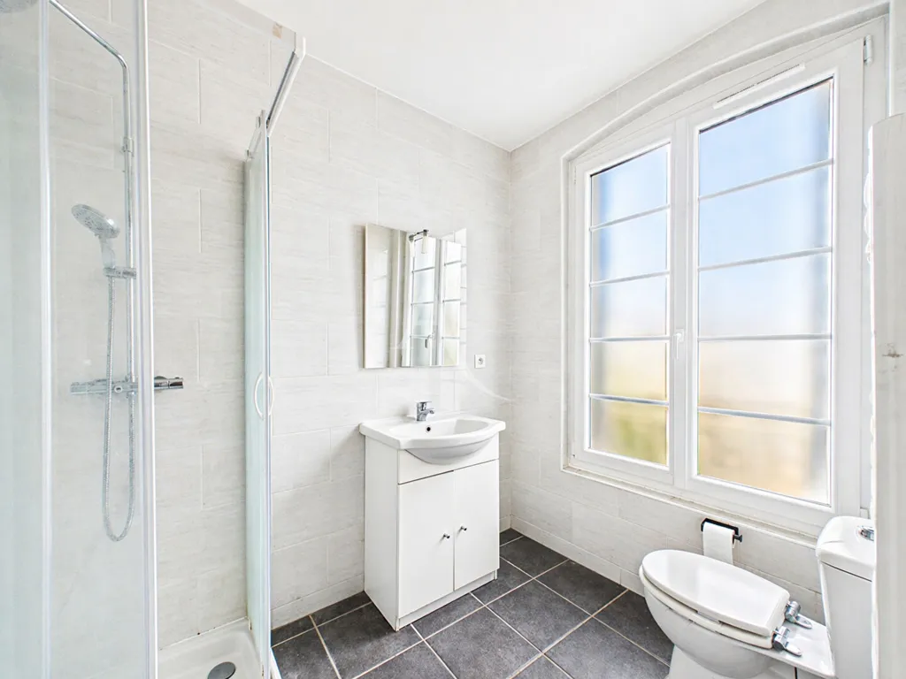 Salles de bain - Appartement 2 Pièces avec Vue Ouest à Alfortville