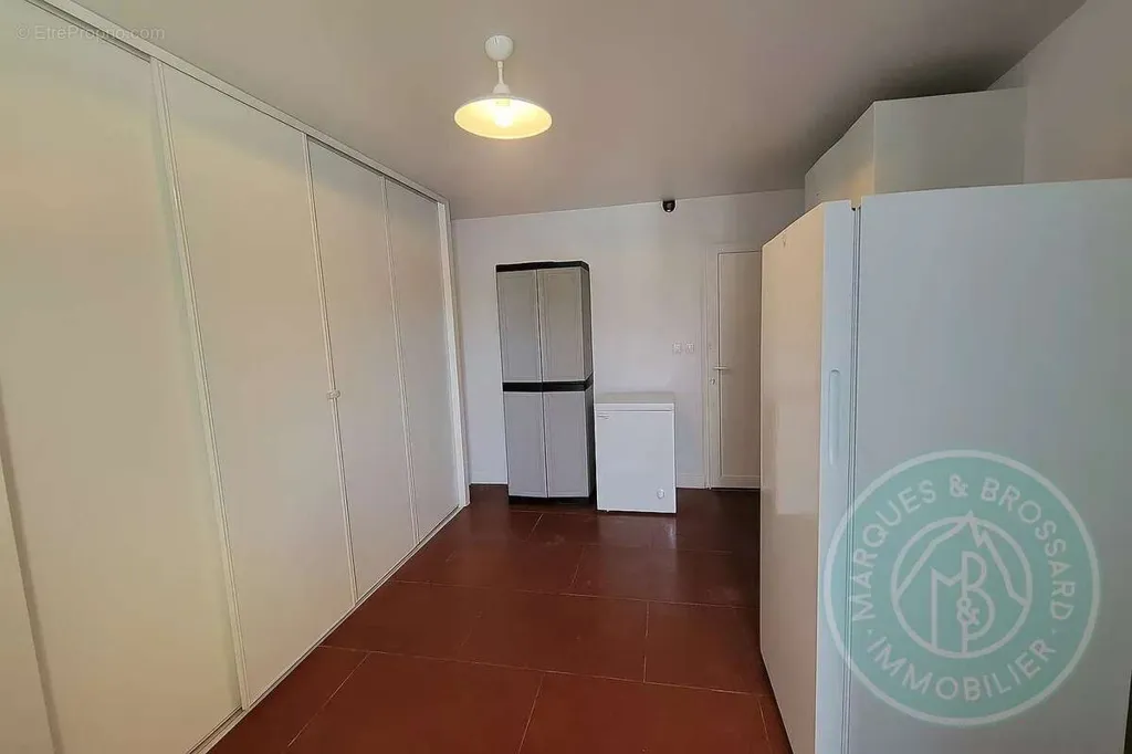 Cuisine - Maison Familiale avec Panneaux Solaires et Jardin à Proximité