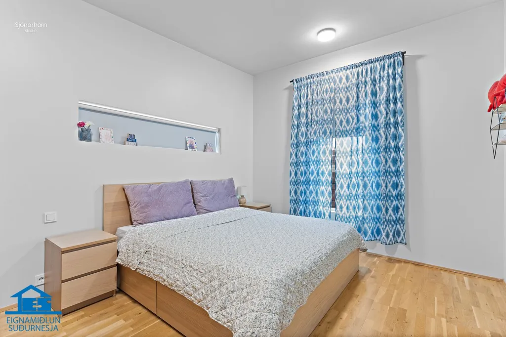 Camere da letto - Five-Bedroom Semi-Detached in Njarðvík