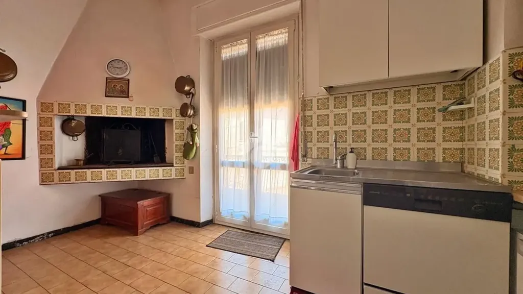 Cuisine - Spacious Apartment with Balcony in Fabriano
