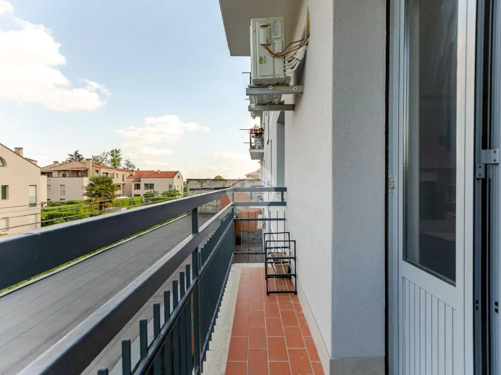 Rõdu - Rear-Facing Two-Bedroom Flat in Bollate