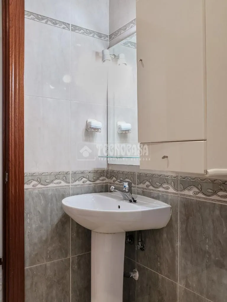 Salles de bain - Flat with Large Windows in Carabanchel Alto