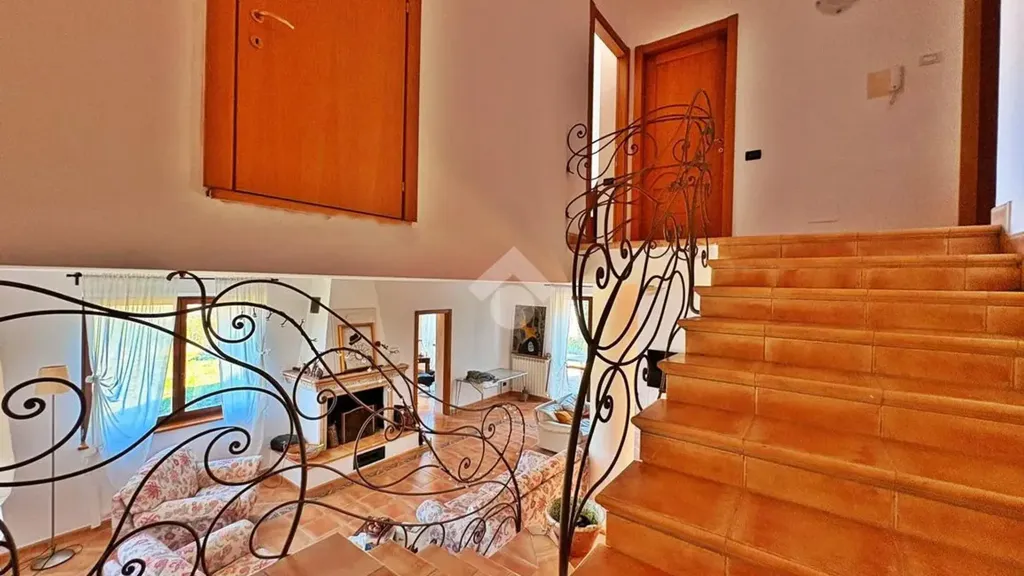 Pièces - Renovated Villa with Pool in Fabriano