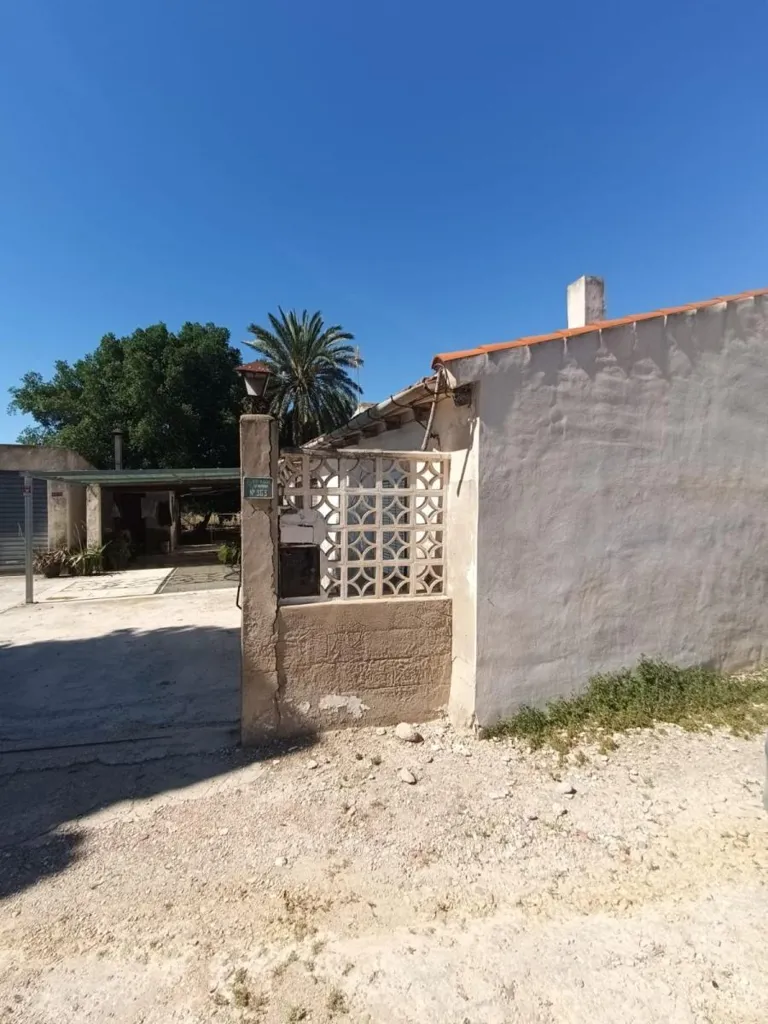 Esterno - Chalet with Seafront Potential in La Marina, Elche