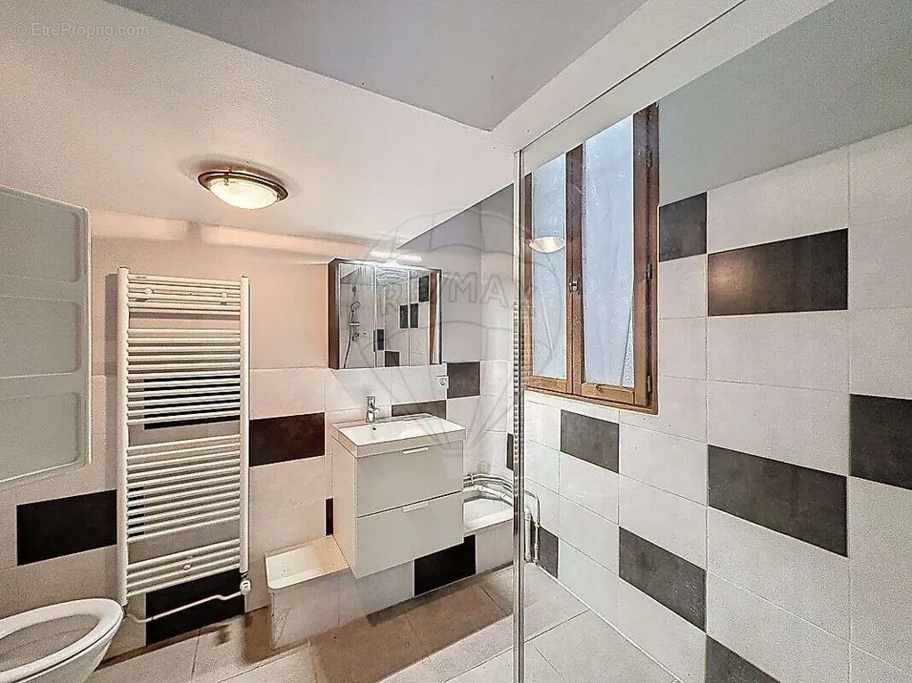 Salles de bain - Maison de Ville avec Vue sur Cathédrale à Sens