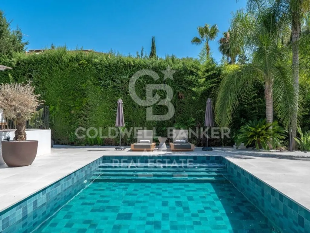 Piscine - Luxury Villa with Pool in Nueva Andalucia