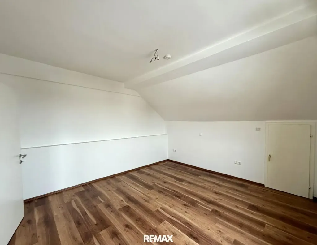 Pièces - Renovated 3-Bedroom Flat in Viktring