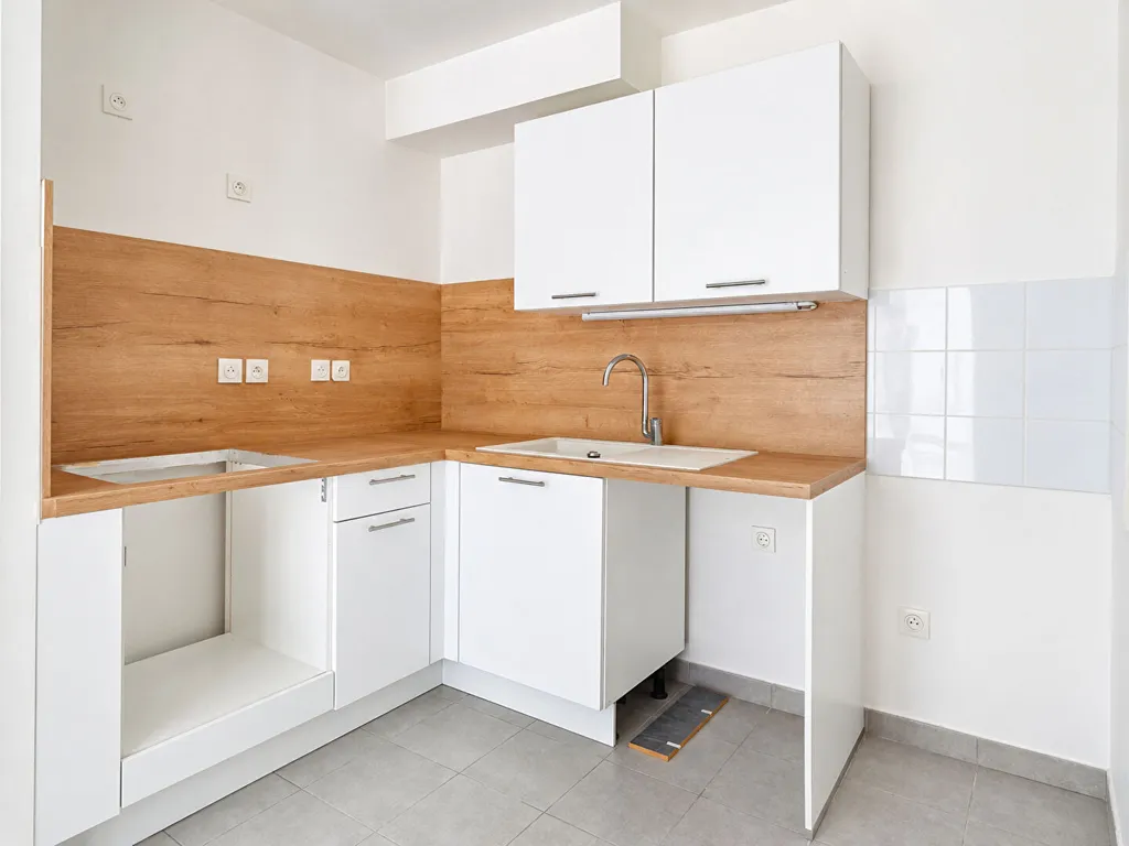 Cucina - Modern Flat with Balcony in Gagny