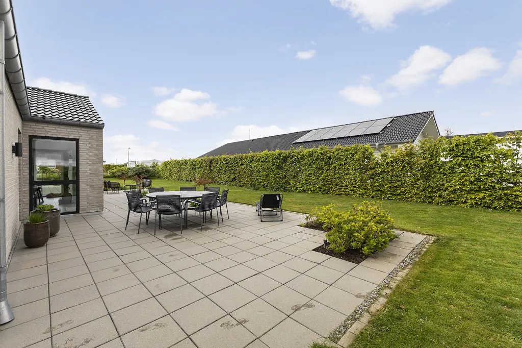 Terrasse - Modern Villa with Terraced Garden in Struer