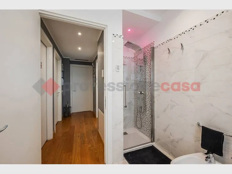 Bagni - Modern 3-Bedroom Apartment in Buccinasco