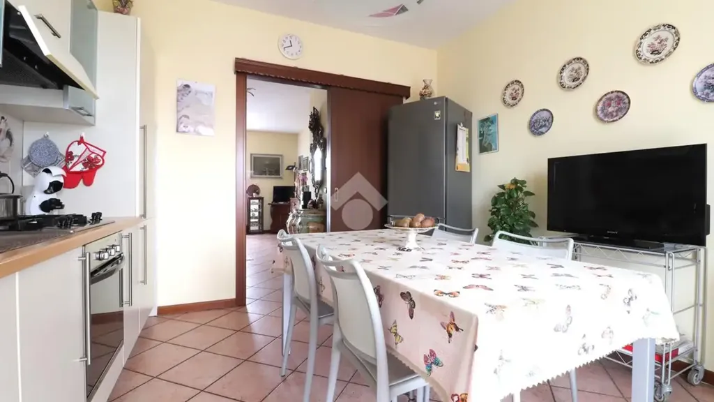 Salle à manger - Apartment with Balcony in Porto Mantovano