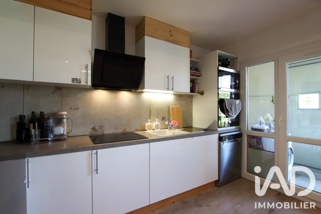 Köök - Transformed 3-Bed Apartment with Garage in Nîmes
