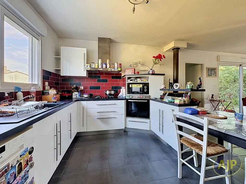 Cuisine - Maison à ossature bois avec jardin à Challans
