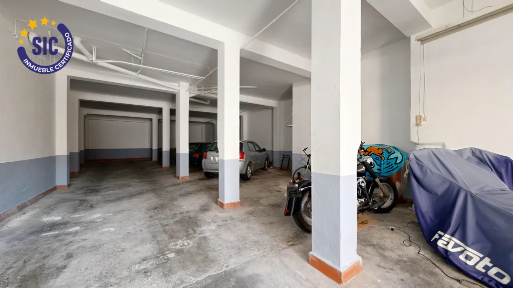 Garaaž - Two-in-One Property with Terrace in Torrent