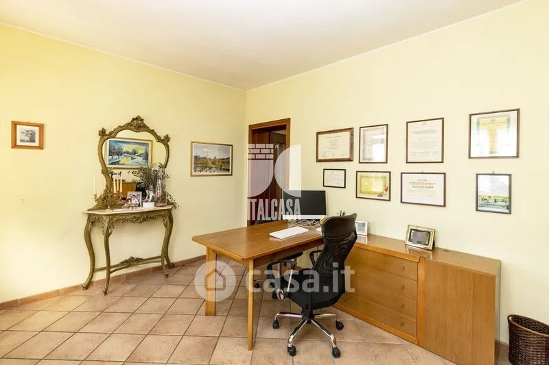 Bureau - Rustic Farmhouse with Garden in Roverbella