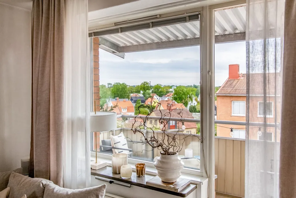 Rõdu - Charming Apartment with West-Facing Balcony in Västerås