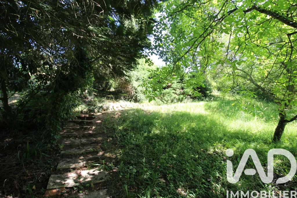 Jardin - Maison avec Jardin Arboré et Balcon à Proximité