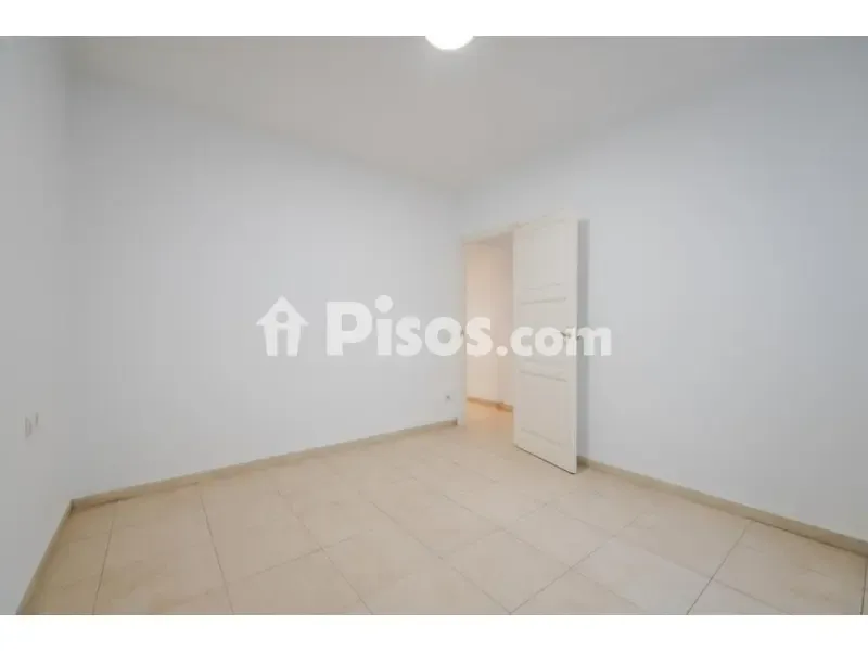 Toad - Spacious Apartment with Modern Kitchen in Girona