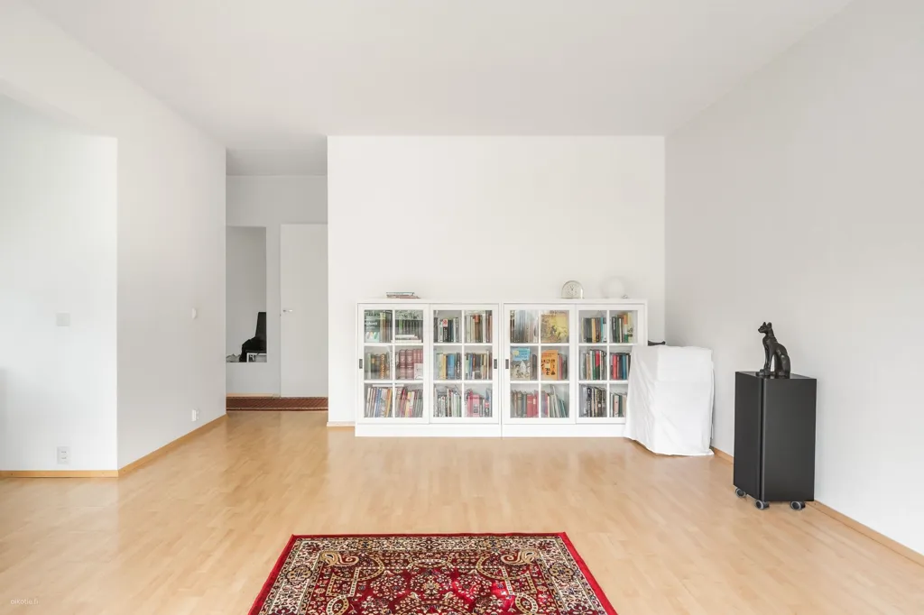 Living Room - 3-Bedroom Apartment with Balcony in Riutoja