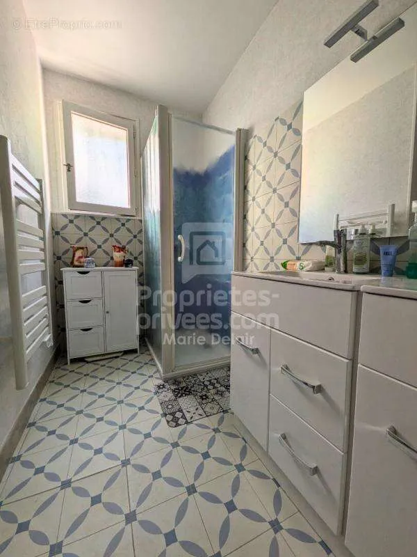 Salles de bain - Maison 4 pièces à Neuvy-Sur-Loire