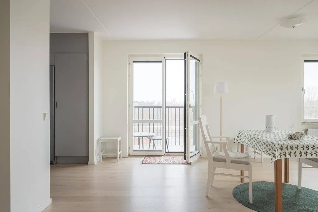 Sala da pranzo - Corner Flat with Two Balconies in Aromalund, Lund