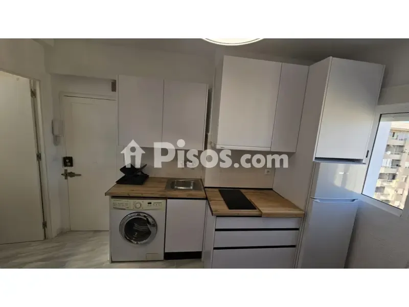 Köök - Studio with New Kitchen on Ruiz Jiménez Avenue