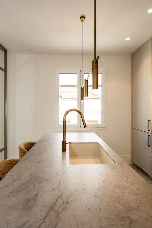 Cuisine - Modernised Apartment with Balcony in Ríos Rosas