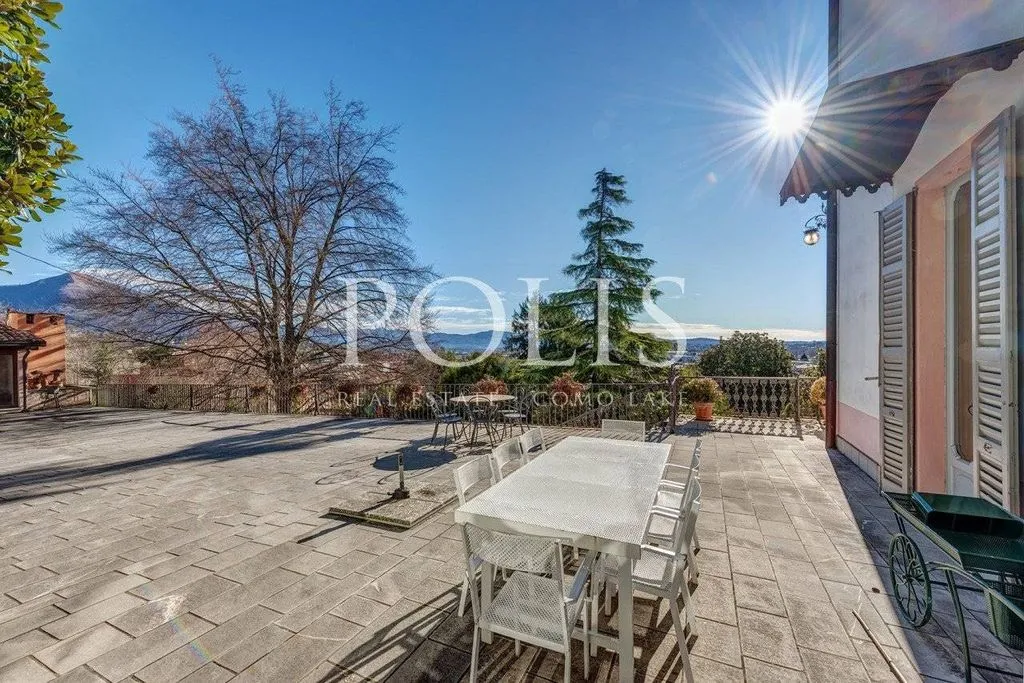 Terrass - Historic Villa with Lakeside Views in Como