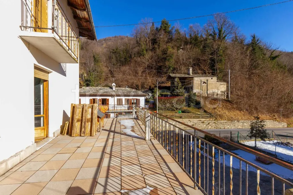 Terrasse - Detached House with Three Garages in Frassino