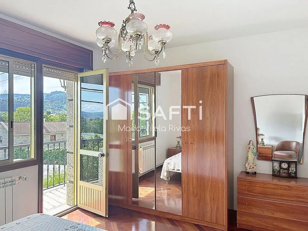 Magamistoad - Detached House with Two Independent Units in Meis